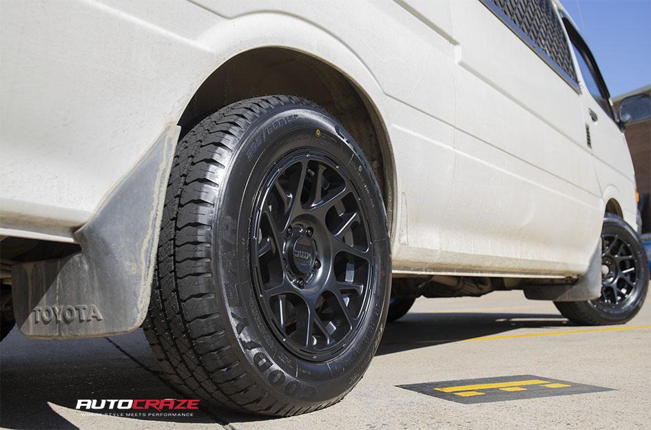 TOYOTA-HIACE-BULLY-KM708-SATIN-BLACK